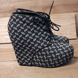 STEVE MADDEN  ANNNIE BOOTIES